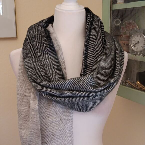 Bundle Of Two Beautiful Scarves - Picture 2 of 5